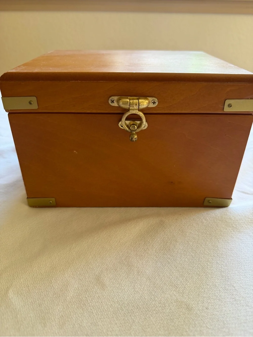 VTG Brown Wood & Brass Jewelry Organizer Box with Mirror and Cream Interior